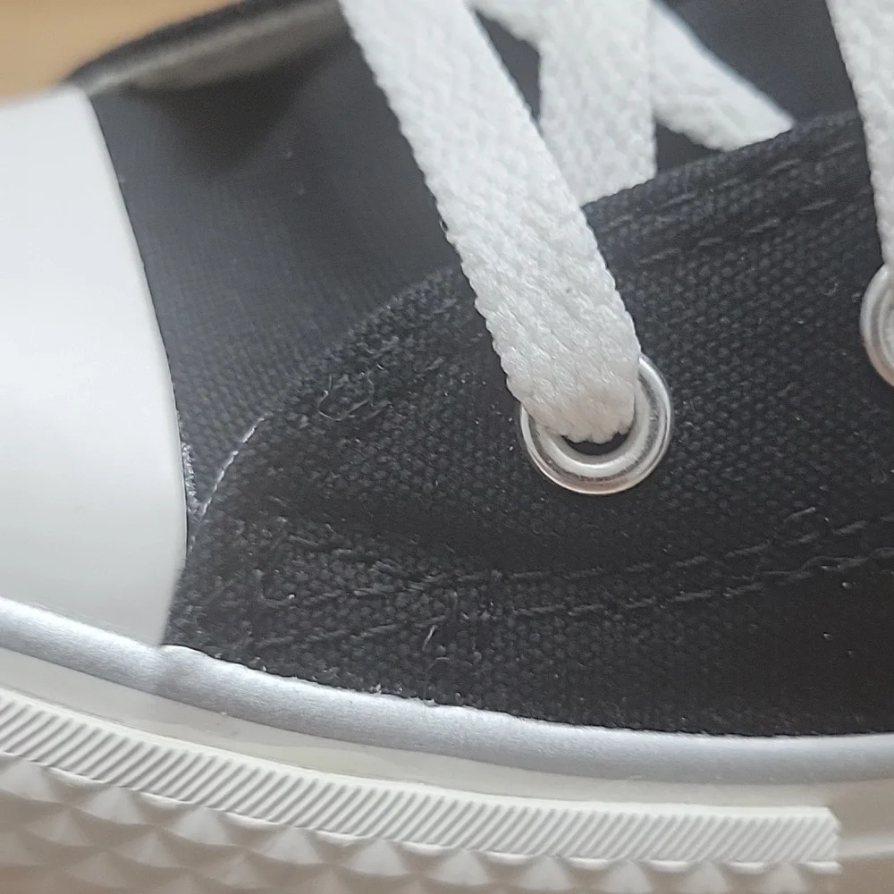 Converse high top Brand new platform in the box no lid.